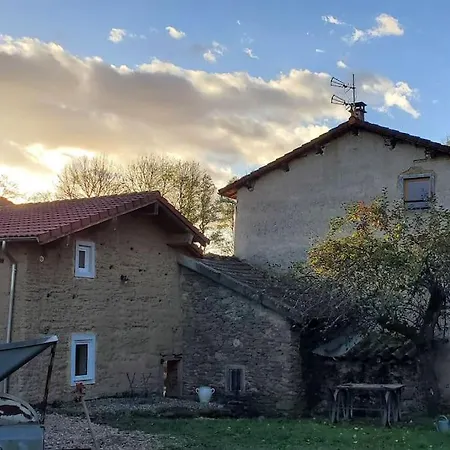 Rouge Safran 3 Etoiles Au Calme *