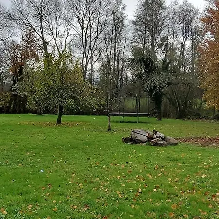 Rouge Safran 3 Etoiles Au Calme *