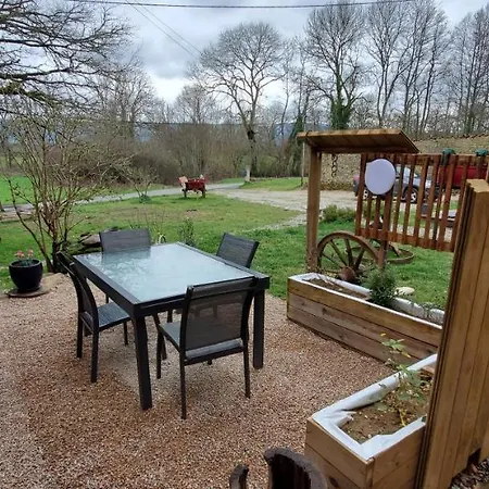 Rouge Safran 3 Etoiles Au Calme * Marsac-en-Livradois